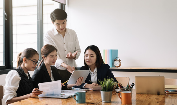 戰(zhàn)略協(xié)作：凝聚團(tuán)隊(duì)力量，共創(chuàng)輝煌未來