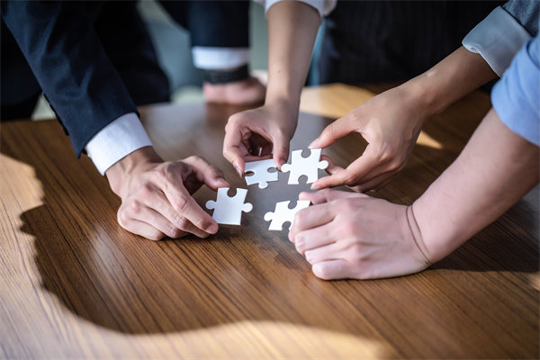 聚焦年度經(jīng)營計劃實施，強化內(nèi)部管理，提升運營效率