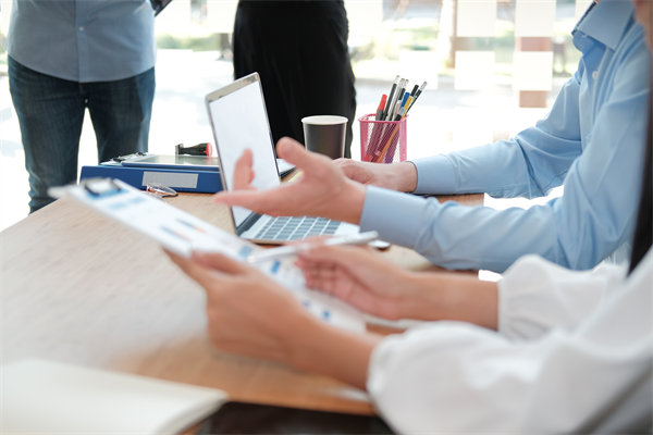 深化績效數(shù)據(jù)分析，優(yōu)化企業(yè)決策與資源配置