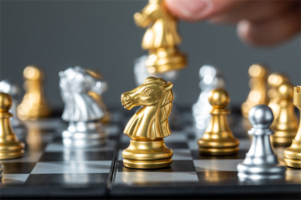 結合實際，談談企業在戰略薪酬設計時要注意哪些問題？