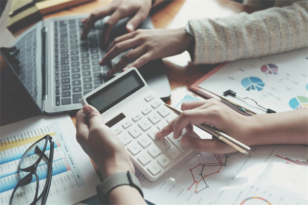 面對(duì)經(jīng)濟(jì)新常態(tài)，企業(yè)如何靈活調(diào)整預(yù)算策略？