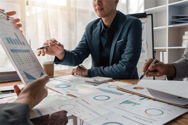 如何利用數(shù)據(jù)分析優(yōu)化年度經(jīng)營決策，實(shí)現(xiàn)精準(zhǔn)管理？