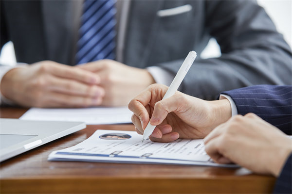 招聘新趨勢：企業(yè)如何精準(zhǔn)定位并吸引頂尖人才？