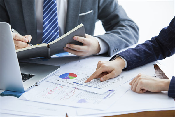 薪酬管理中，如何平衡激勵(lì)與成本控制，實(shí)現(xiàn)雙贏？