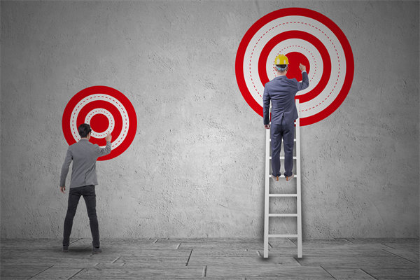 在薪酬體系構(gòu)建時(shí)，如何確保公平性，同時(shí)滿足員工期望？