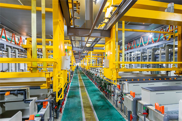 在精益生產中，企業如何有效減少生產過程中的浪費？