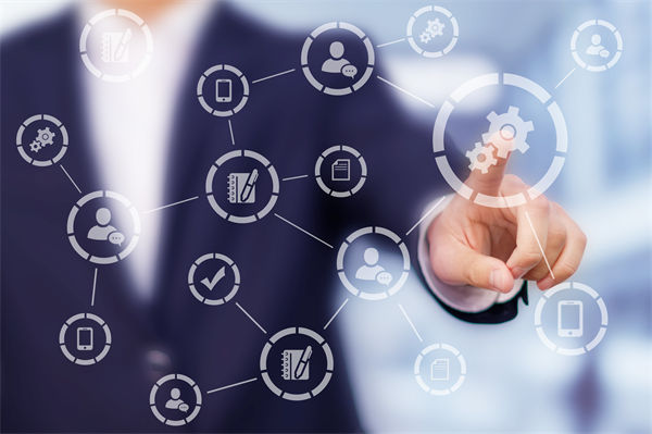 集團(tuán)管控過程中，如何確保信息的準(zhǔn)確傳遞與共享？