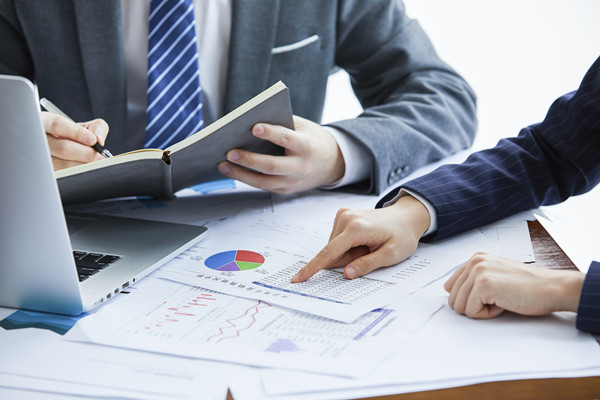 傳統績效評估漏洞百出，績效咨詢如何重塑公正流程？