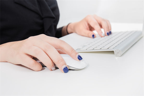 女子工資4600每天花近百元通勤上班，人力資源怎么看？