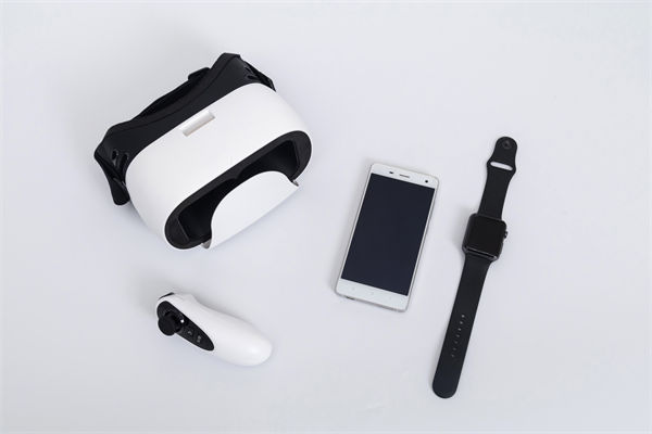 在滾動預算模式下，如何確保預算的連續性和前瞻性？