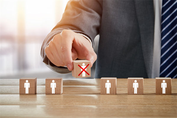 微軟在華外包公司一天裁員近2000人，人力資源管理怎么看？