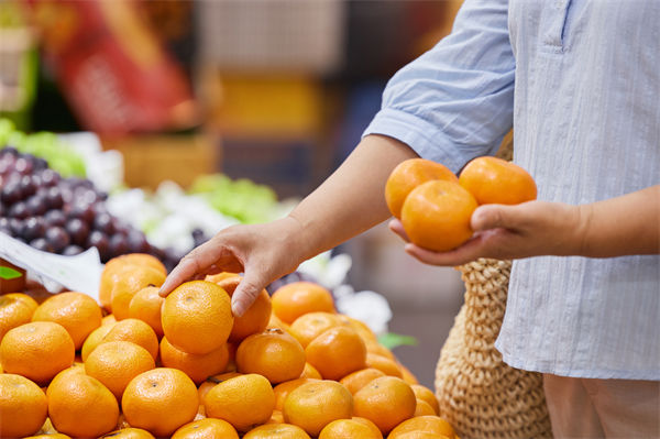 榴蓮價格暴跌50%，有人買了50箱，預(yù)算管理怎么看？