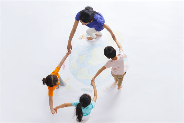 別讓盲卡盲盒“收割”孩子，關(guān)聯(lián)企業(yè)戰(zhàn)略怎么看？